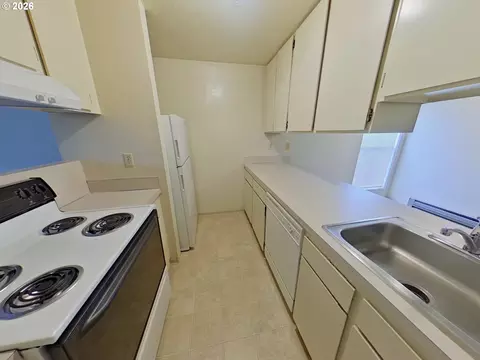 Kitchen - 1711 Patterson St, Eugene, OR 97401 photo 1 of 2