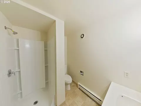 Bath - 1711 Patterson St, Eugene, OR 97401 photo 2 of 2