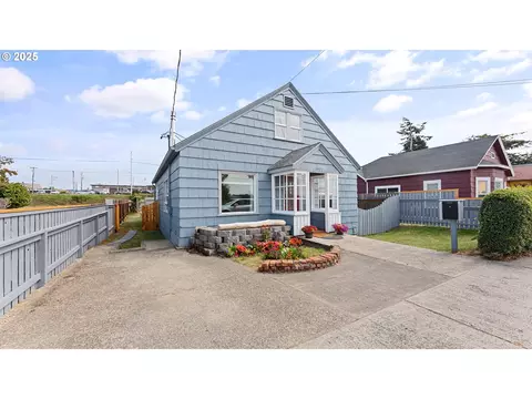 1921 Monroe St, North Bend, OR 97459