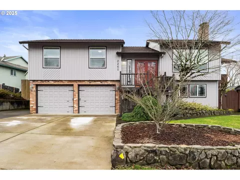 2260 SW 30th Dr, Gresham, OR 97080