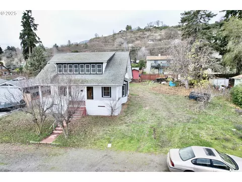 826 E 15th St, The Dalles, OR 97058