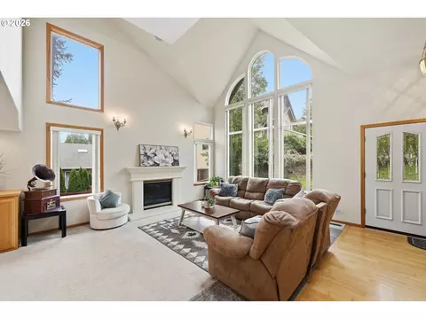 Living - 3362 Bentley Ave, Eugene, OR 97405 photo 2 of 6
