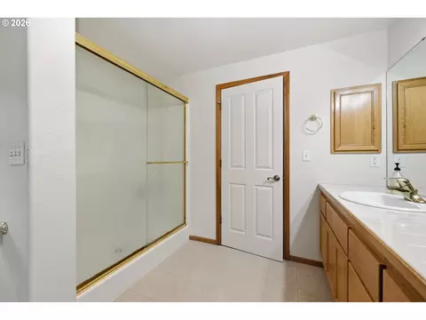 Bath - 3362 Bentley Ave, Eugene, OR 97405 photo 2 of 3