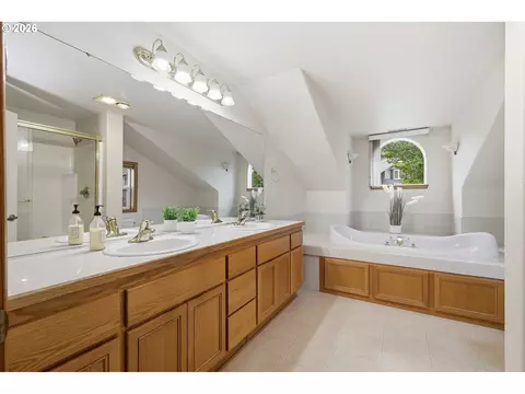 Bath - 3362 Bentley Ave, Eugene, OR 97405 photo 1 of 3