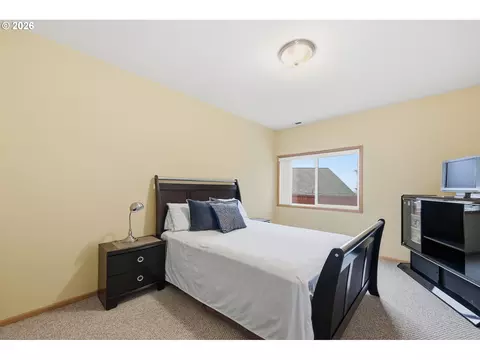 Bedroom - 3362 Bentley Ave, Eugene, OR 97405 photo 4 of 9