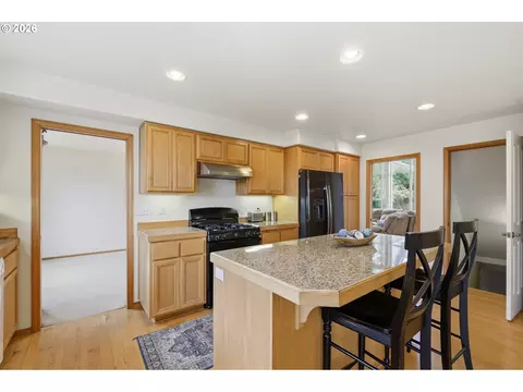 Kitchen - 3362 Bentley Ave, Eugene, OR 97405 photo 3 of 7