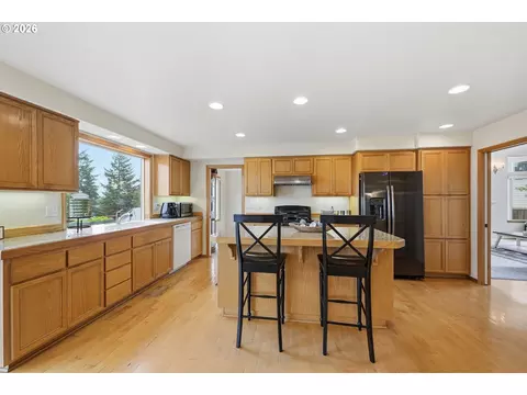 Kitchen - 3362 Bentley Ave, Eugene, OR 97405 photo 2 of 7
