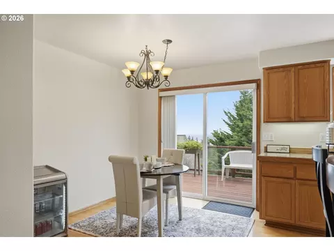 Dining - 3362 Bentley Ave, Eugene, OR 97405 photo 3 of 3