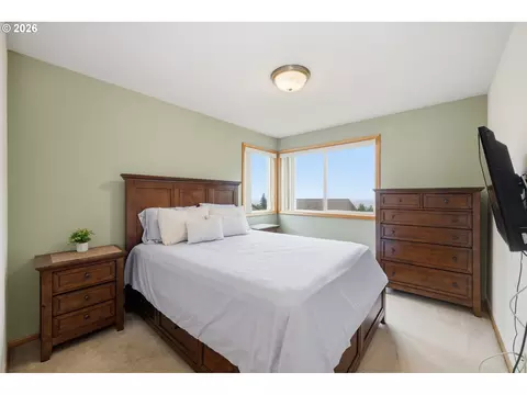 Bedroom - 3362 Bentley Ave, Eugene, OR 97405 photo 6 of 9