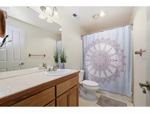 Bath - 3362 Bentley Ave, Eugene, OR 97405 photo 3 of 3