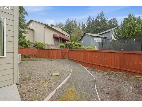 Exterior - 3362 Bentley Ave, Eugene, OR 97405 photo 7 of 8