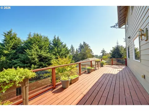 Exterior - 3362 Bentley Ave, Eugene, OR 97405 photo 3 of 8