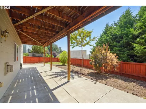 Exterior - 3362 Bentley Ave, Eugene, OR 97405 photo 5 of 8