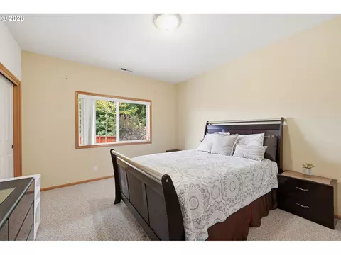 Bedroom - 3362 Bentley Ave, Eugene, OR 97405 photo 7 of 9
