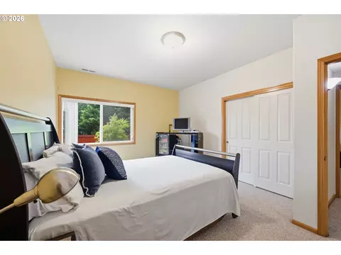 Bedroom - 3362 Bentley Ave, Eugene, OR 97405 photo 5 of 9