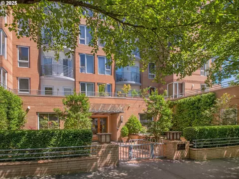 1132 SW 19th Ave #306, Portland, OR 97205