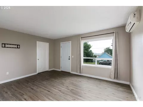 Living - 420 E D St, Rainier, OR 97048 photo 3 of 6