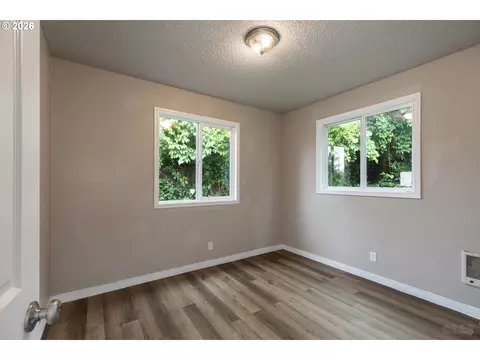 Bedroom - 420 E D St, Rainier, OR 97048 photo 1 of 2