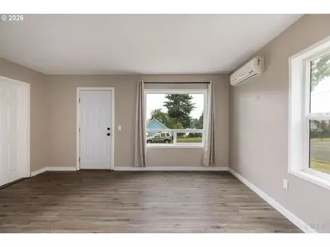 Living - 420 E D St, Rainier, OR 97048 photo 2 of 6