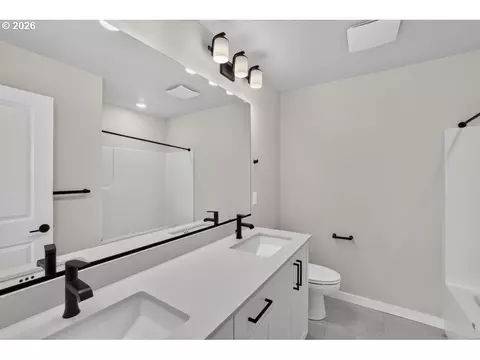 Bath - 3635 SW 37th St, Gresham, OR 97080 photo 4 of 4