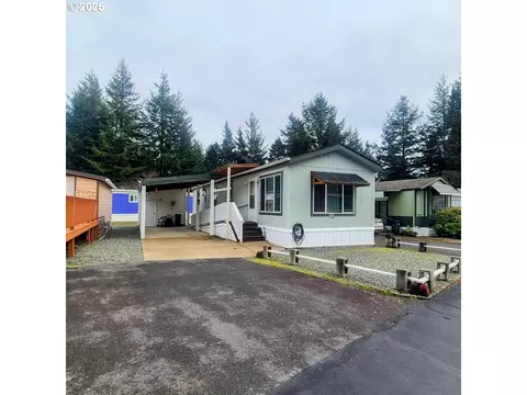 2360 Seaway Dr, Coos Bay, OR 97420