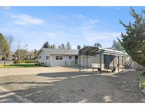 2025 NW Delridge Ave, Roseburg, OR 97471