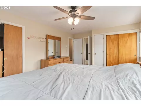 Bedroom - 2746 Harlow Rd, Eugene, OR 97401 photo 2 of 4
