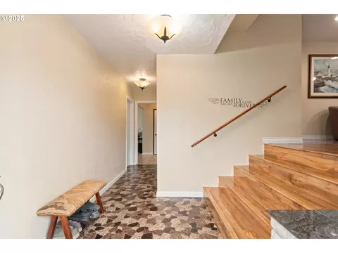 Entry Way - 2746 Harlow Rd, Eugene, OR 97401 photo 1 of 1