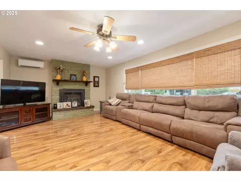 Living - 2746 Harlow Rd, Eugene, OR 97401 photo 1 of 4