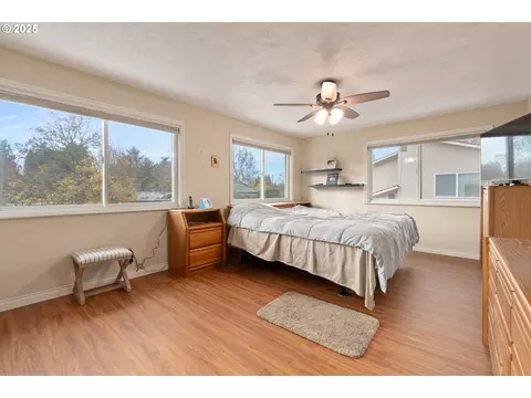 Bedroom - 2746 Harlow Rd, Eugene, OR 97401 photo 1 of 4