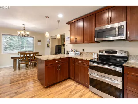 Kitchen - 2746 Harlow Rd, Eugene, OR 97401 photo 4 of 4