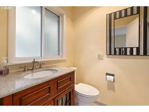 Bath - 2746 Harlow Rd, Eugene, OR 97401 photo 4 of 4