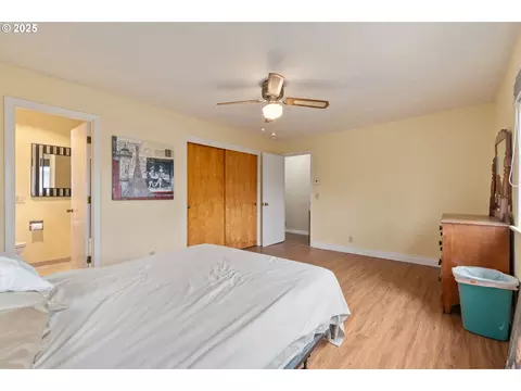 Bedroom - 2746 Harlow Rd, Eugene, OR 97401 photo 3 of 4