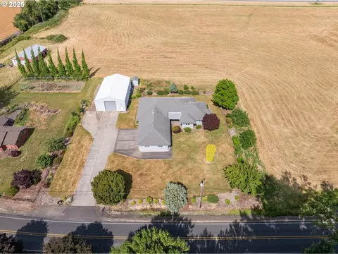 3918 SE Three Lakes Rd, Albany, OR 97322