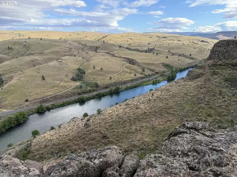 1505 Fish Camp Rd, Maupin, OR 97037