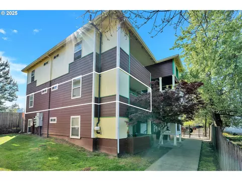 9257 SE Clinton St #403, Portland, OR 97266