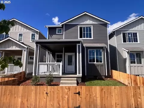 1215 Parkside Ave, Woodburn, OR 97071