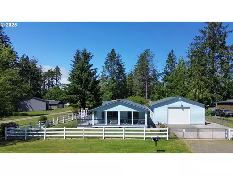 24702 Y Ln, Ocean Park, WA 98640