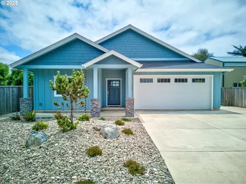 875 12th St SW, Bandon, OR 97411