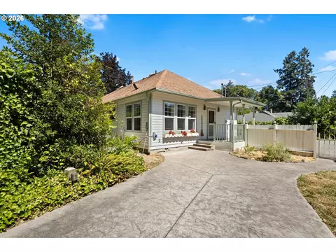 817 W Old Melrose Rd, Roseburg, OR 97471