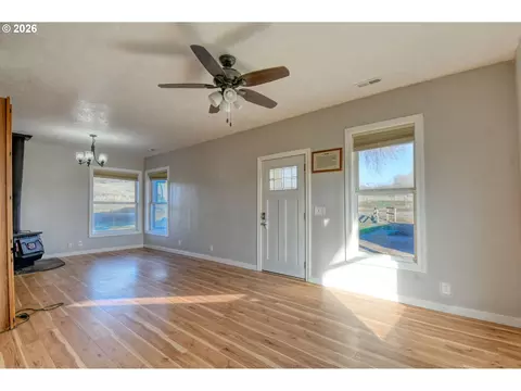Living - 1330 SE College St, Echo, OR 97826 photo 1 of 6