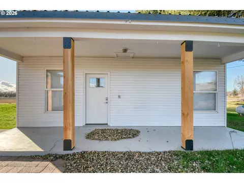 Exterior - 1330 SE College St, Echo, OR 97826 photo 2 of 9