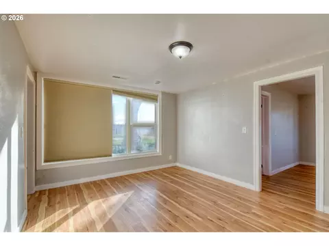 Living - 1330 SE College St, Echo, OR 97826 photo 5 of 6