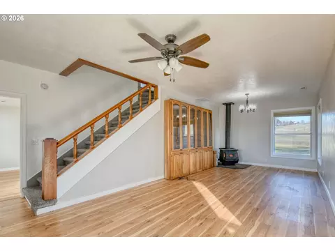 Living - 1330 SE College St, Echo, OR 97826 photo 2 of 6