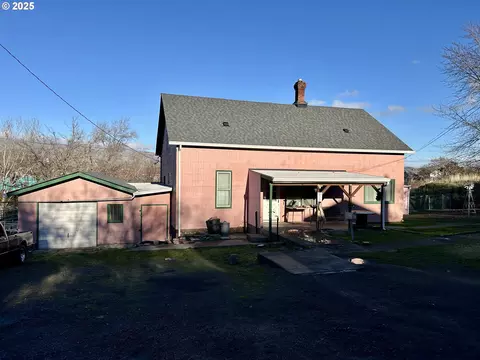 823 W 8th St, The Dalles, OR 97058