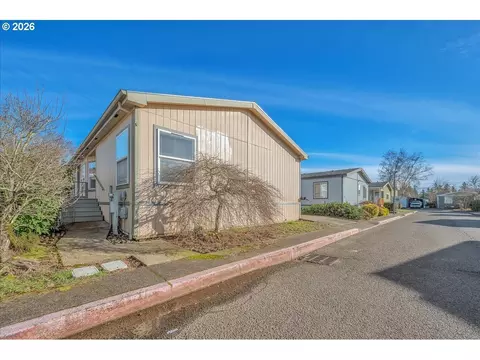 1949 SE Palmquist Rd #121, Gresham, OR 97080