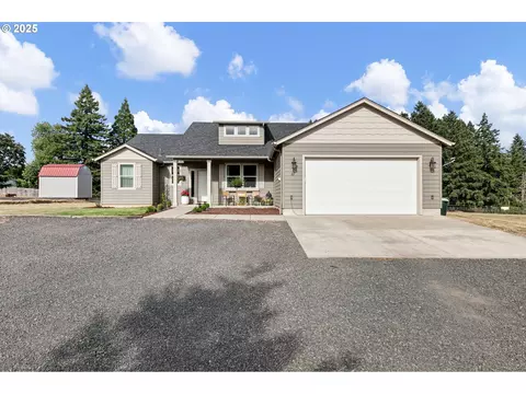 27 Anderson St, Yoncalla, OR 97499
