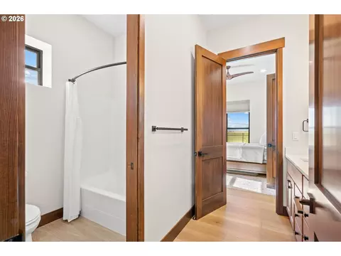 Entry Way - 2106 SW Tahoe Ave, Pendleton, OR 97801 photo 1 of 1