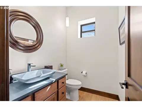 Bath - 2106 SW Tahoe Ave, Pendleton, OR 97801 photo 1 of 5