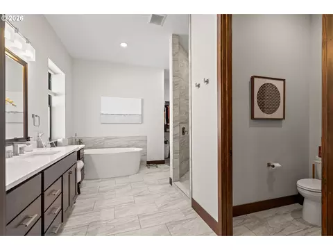 Bath - 2106 SW Tahoe Ave, Pendleton, OR 97801 photo 4 of 5